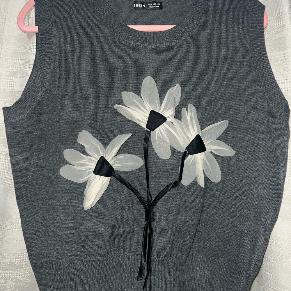 SHEIN Gray Top with White Floral Appliqué